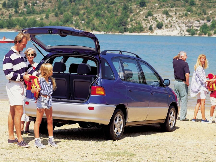  Toyota Picnic 1996 года  (фото 3 из 14)